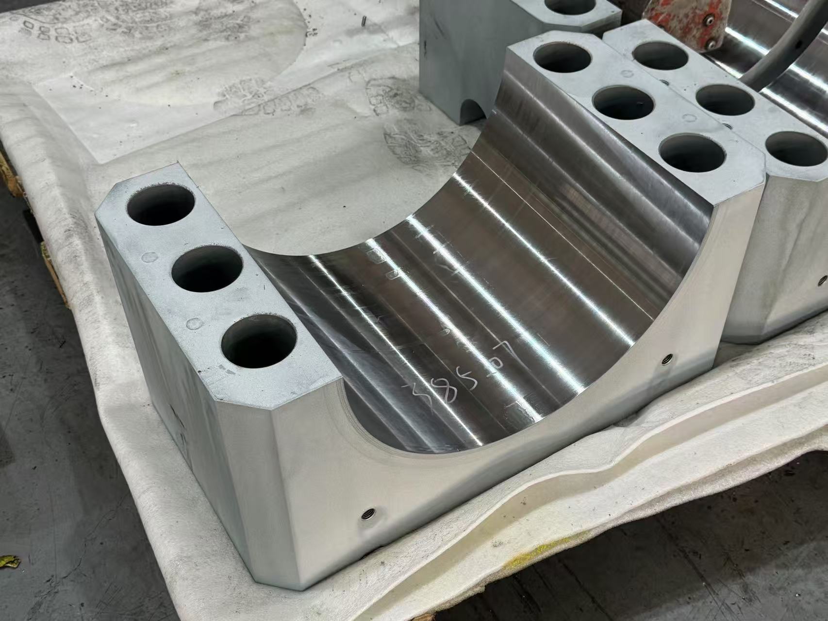 Sturdy Support Shaft for Heavy Duty Equipment
