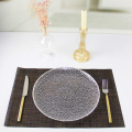 Plato de cargador de vidrio de borde plateado en relieve para boda