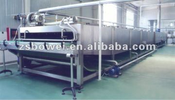 Continuous spray sterilizing machine