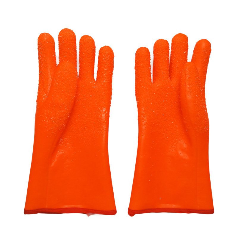 Triple dipped pvc gloves with insulated linning