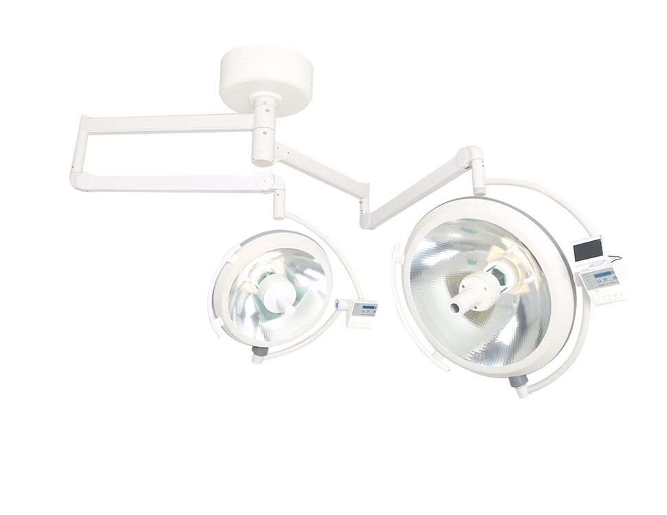 Ceiling halogen mounted operation lamp