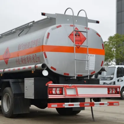 Dongfeng Dolica D6 Fuel Truck with 115 hp and 4X2 Drivetrain