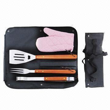 4-piece Wood Handle BBQ Set with Carry Bag Packing