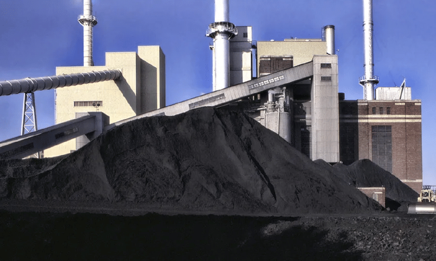 Enclosed dust-controlled coal storage
