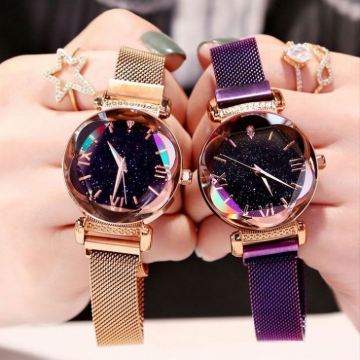 Luxury Women's Magnetic Starry Sky Quartz Wristwatch