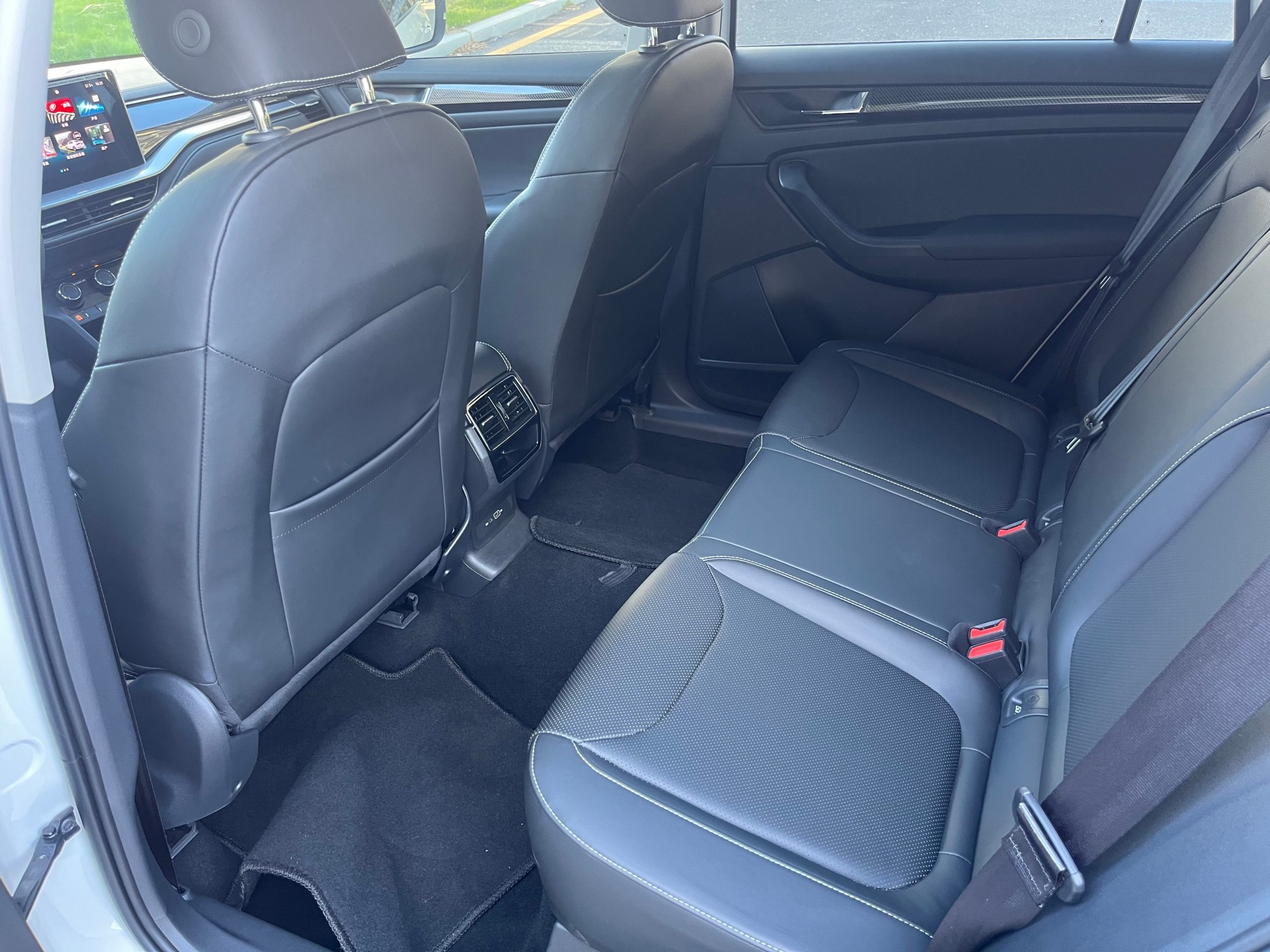 5-seater 2WD Performance