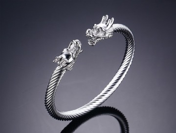 Bracciale in maglia metallica da uomo in acciaio titanio con drago aperto