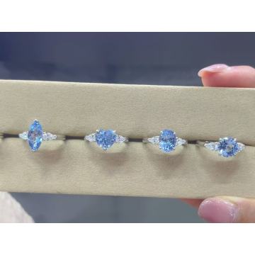 Serie de anillos con lado de pera y diamantes de laboratorio azul de forma elegante