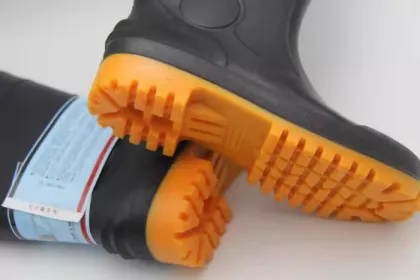 Steel-toe insulated safety boots