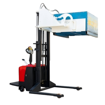 A folding and flipping luggage holder for seats