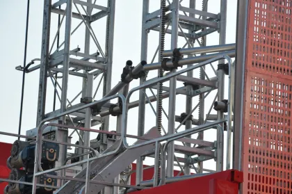 The tower crane exquisite workmanship