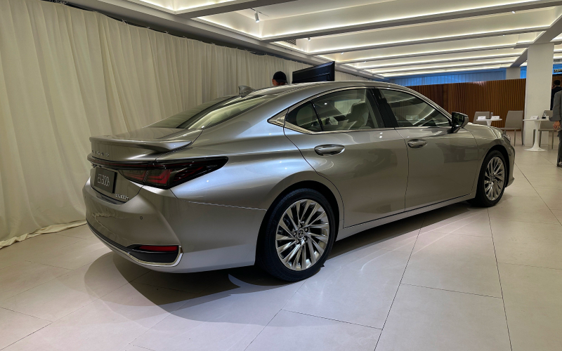 Lexus ES
