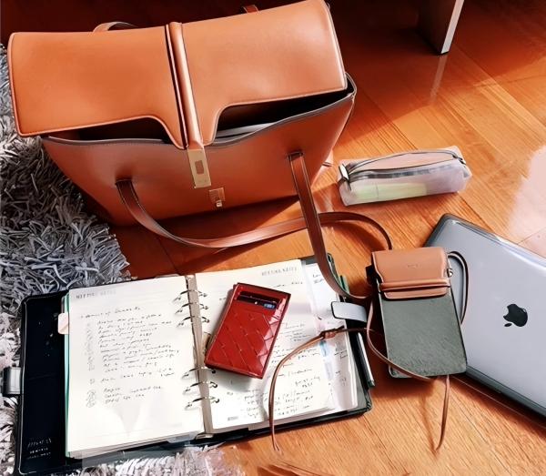 Customized PU Tote Bag for Women Commuting