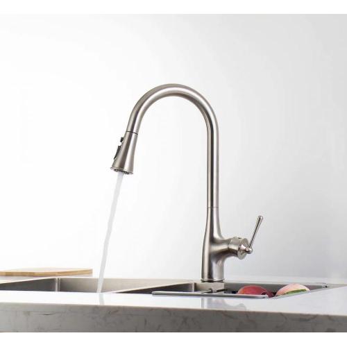 Taizhou Solid Brass Single Handle Sprayer ตะกั่วฟรีสปริง Chrome ดึงลง Faucet อ่างล้างจาน