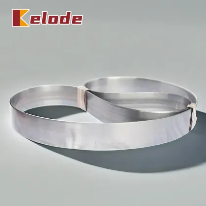 Accurate paper cutting saw