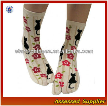 Black Cat Flower Tabi Socks Split Two Toe Socks