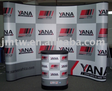 curve pop up stand
