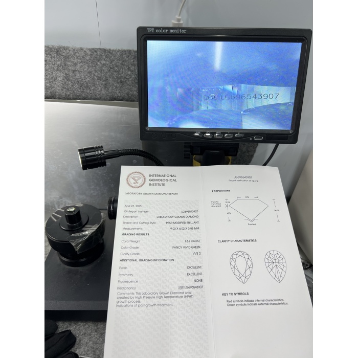 HPHT Pear Fancy Vivid Green Lab เพชร 1.51ct VVS2 EX EX