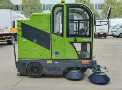 fully enclosed road sweeper