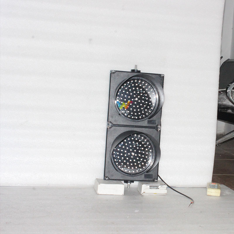 solar-200mm-yellow-flashing-traffic-warning-light-4