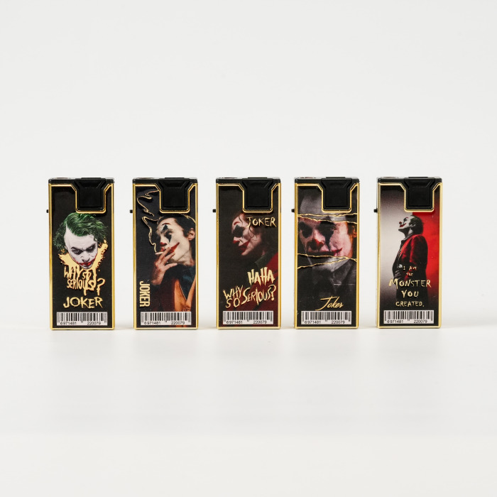 Isqueiro de metal com bordas douradas com tema Joker