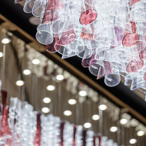 Pasillo del banquete del hotel que cuelga la luz colgante de cristal