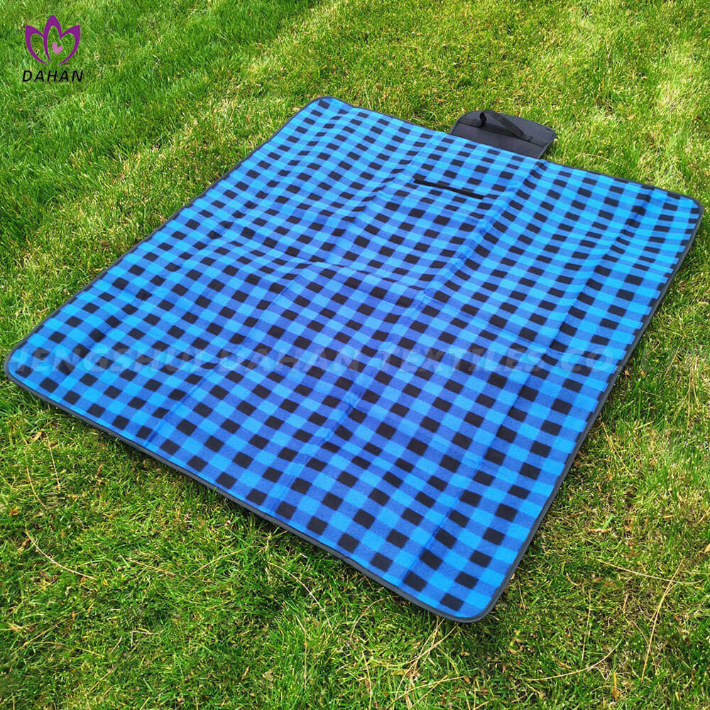 Waterproof picnic mat with printing.