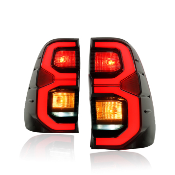 Pasangan unit lampu ekor mobil untuk Toyota Hilux 2015-2020 LED Rem Signal Light Tuning Parts Sistem Lampu Belakang Mobil