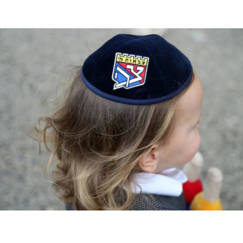 Creencia de terciopelo negro Yarmulke con bordado