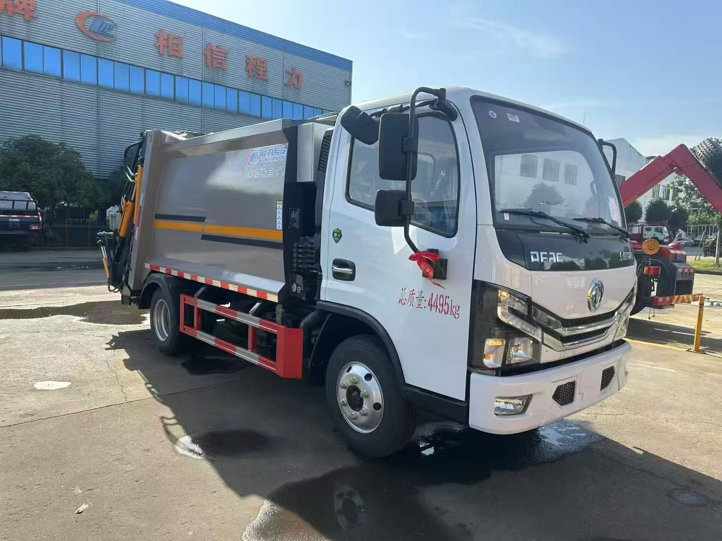 Durable Rear Loading Waste Compacting Truck
