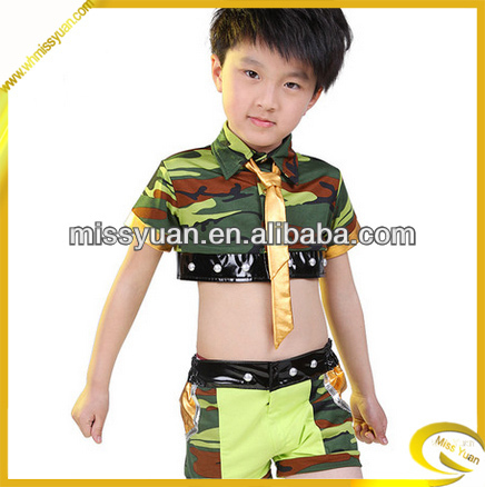 Vestido de camuflaje especial para niños.