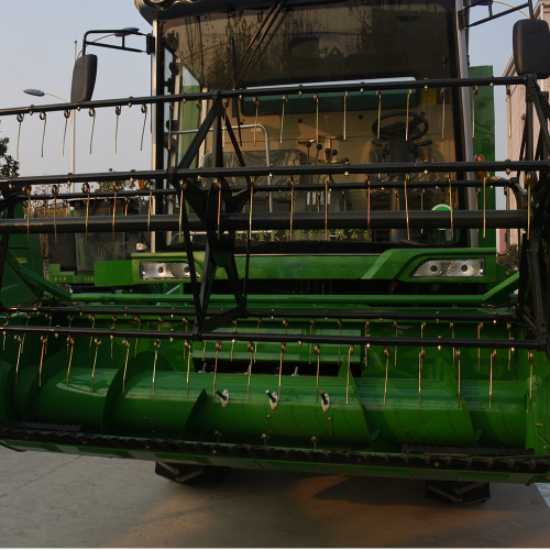 High quality Self-propelled wheat combine harvesting