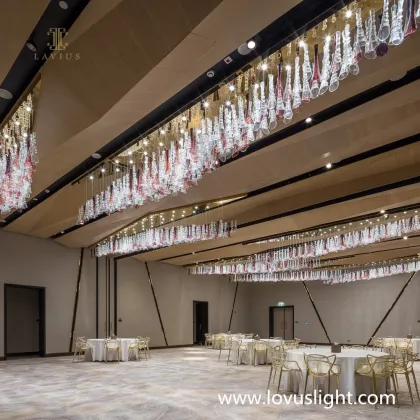 White and red glass wine glass chandeliers hotel bar custom chandeliers 2022 popular large light luxury chandeliers