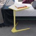 Vassoio laterale di divano mobile giallo