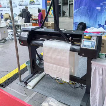 Cutting Plotter Machine with Laser and CCD