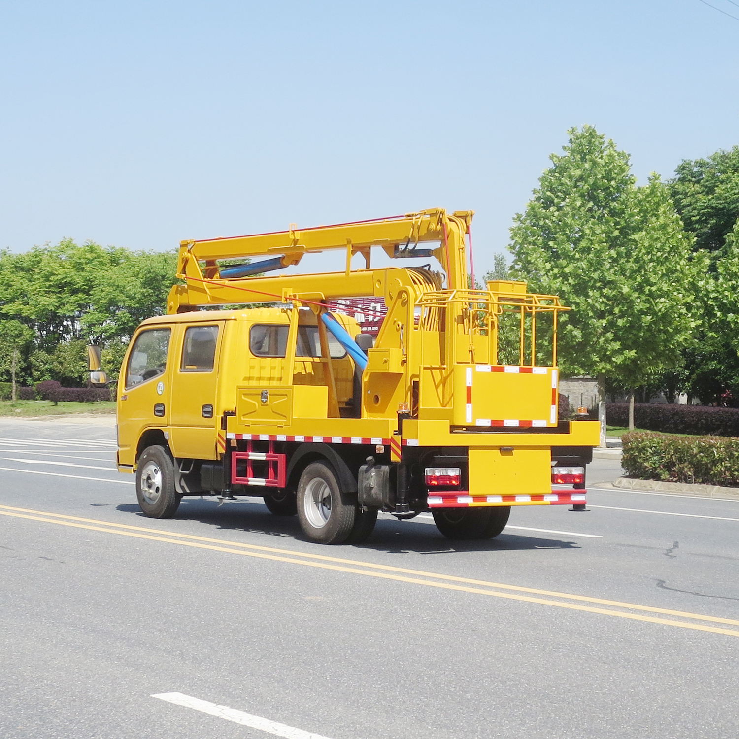 Dongfeng 12-Meter Folding Boom Aerial Work Platform Truck