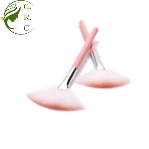 What essential makeup tools do you recommend? What essential makeup tools do you recommend?
