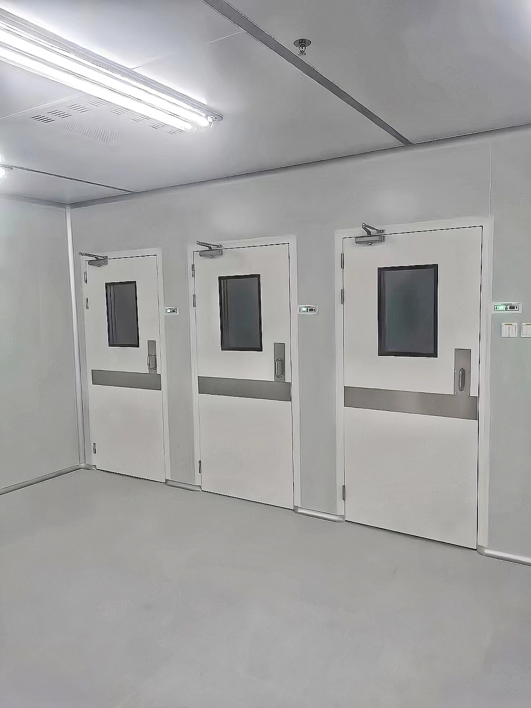 Aluminum 90 degree automatic clean door single door