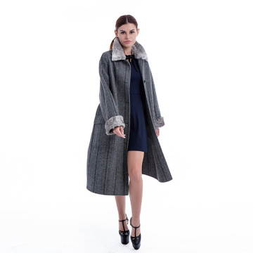 Fashionable cashmere coat with fur collar