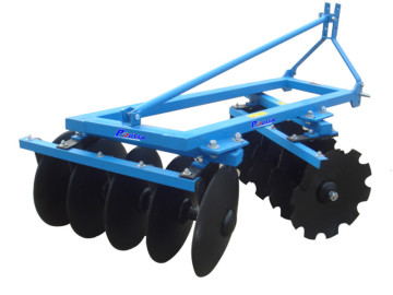 Heavy hydraulic folding disc harrow
