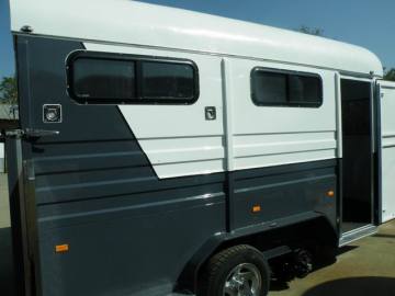 Three Horse Trailer Stanadrd Mode