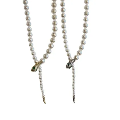 Graceful Serpentine Pearl Necklace Design