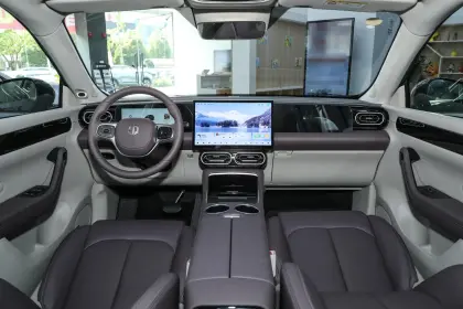 2024 Best Sale Leap Motor C11 EREV: The Luxurious Extended-Range Electric SUV