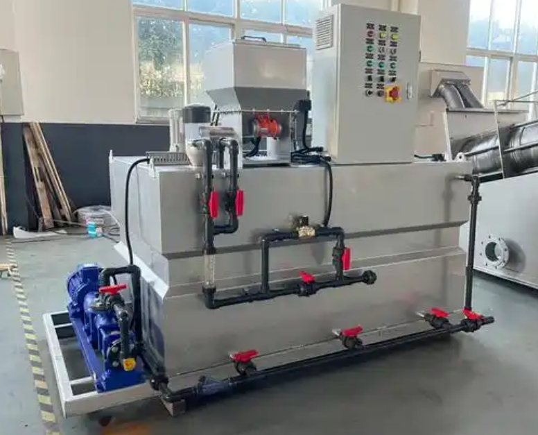 Máquina de empilhamento de parafuso integrada com o sistema de dosagem