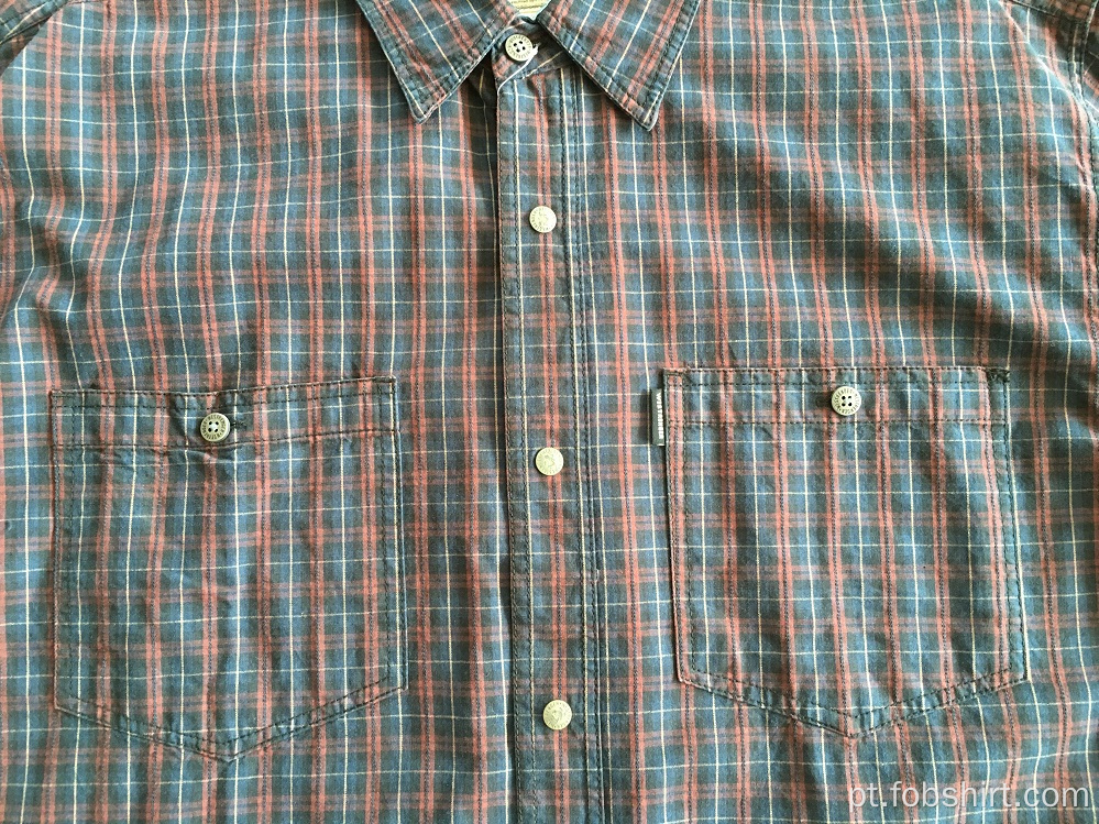 Camisa de manga comprida com botão de metal