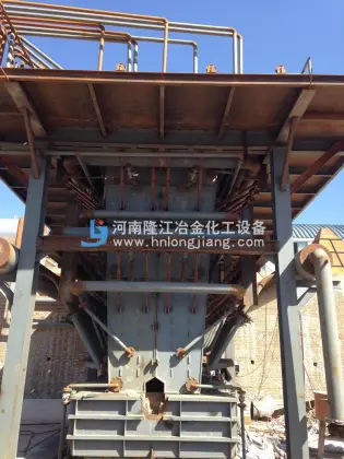 Closed nickel ore and concentrate smelting furnace