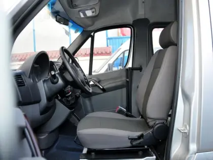 Pure electric medium bus