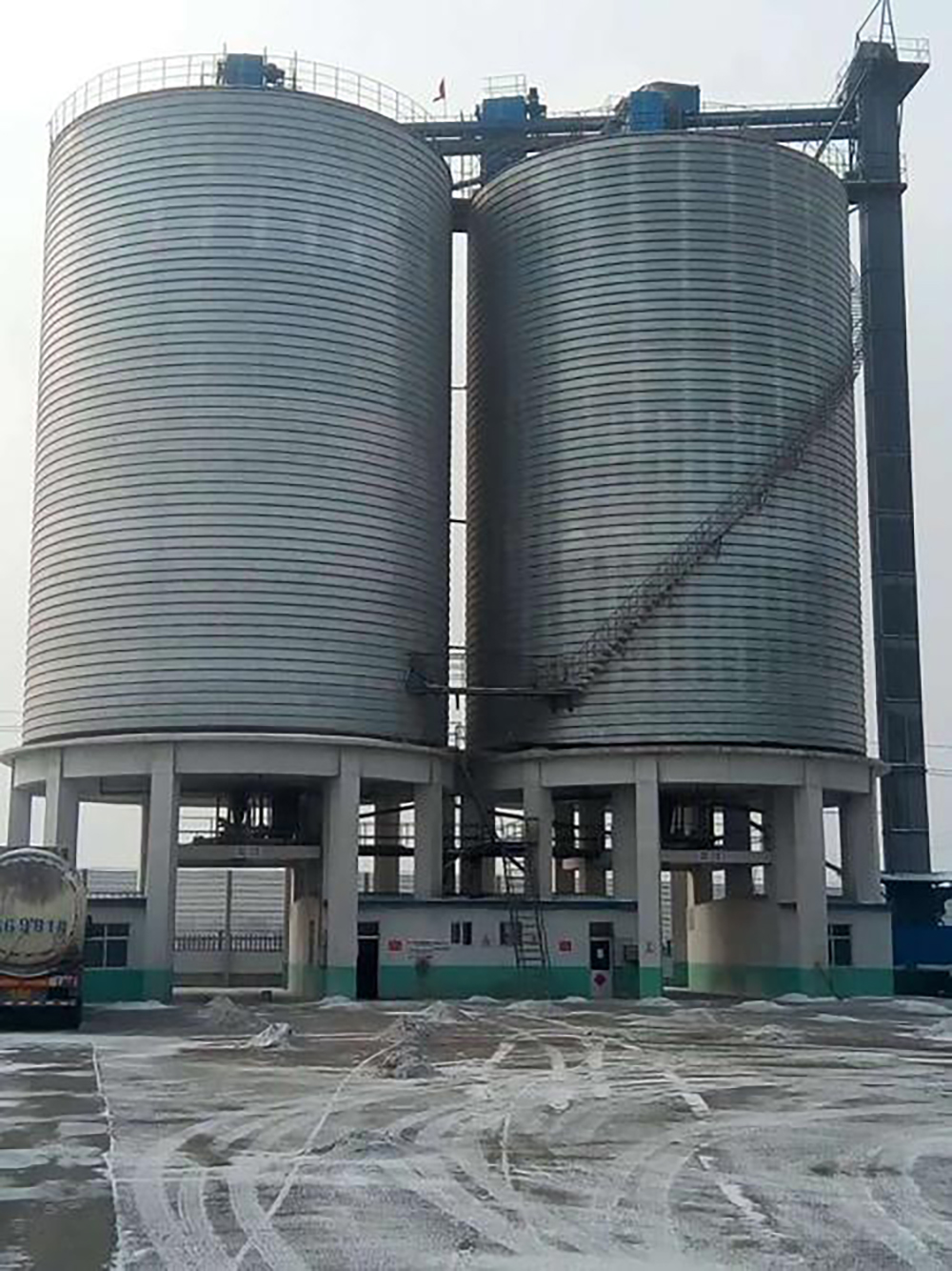 Ore production line finished product warehouse and issuance