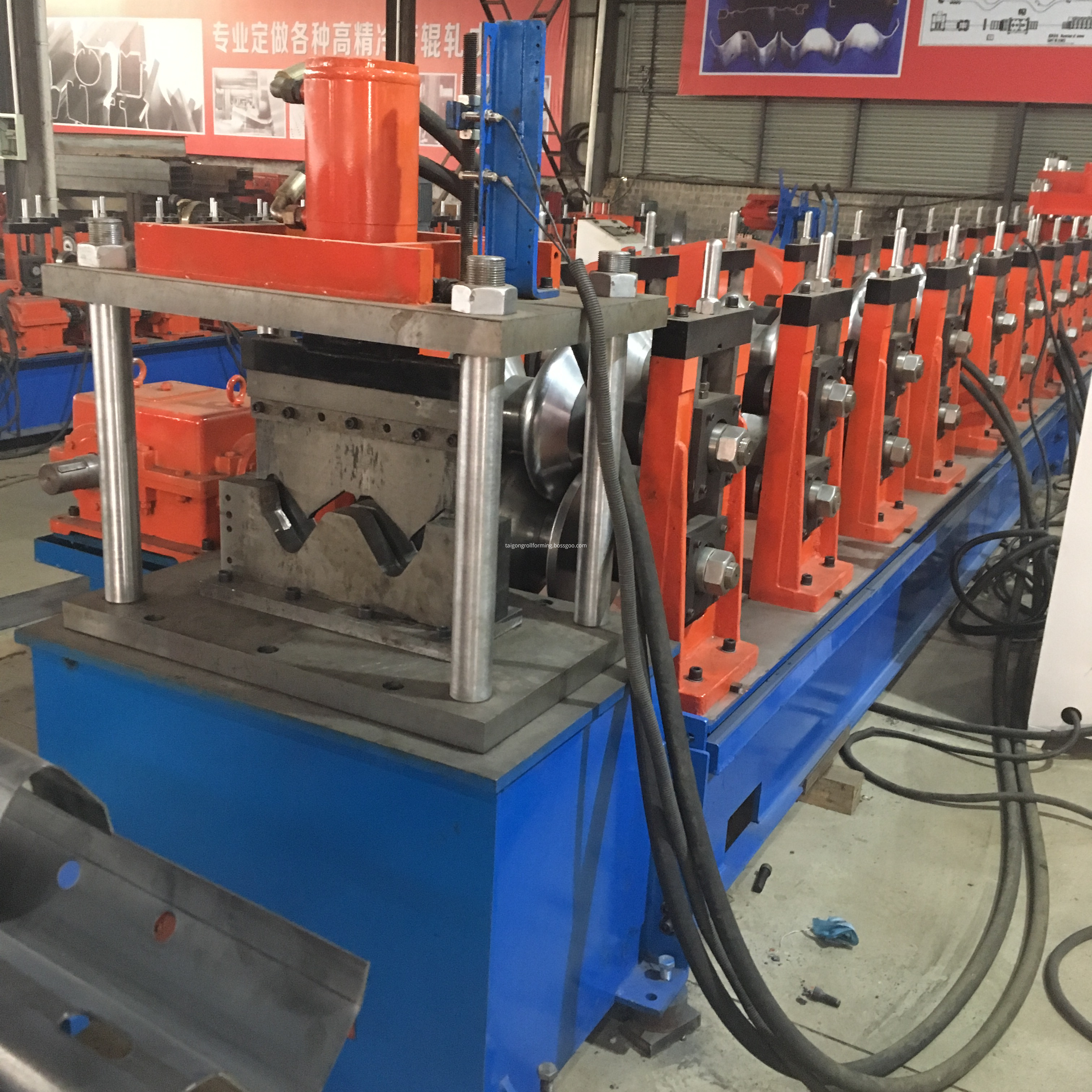 highway guardrail machine