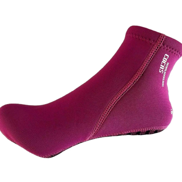 Wasserdichte Strandvolleyballschuhe und Neopren -Socken zum Schwimmen und Tauchen